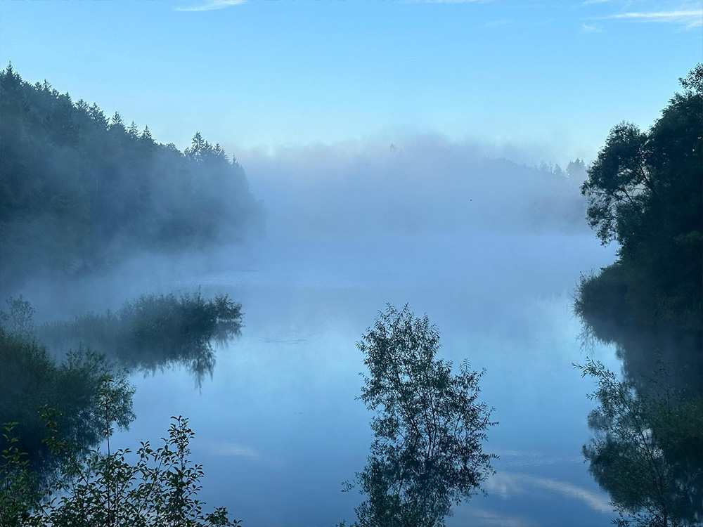 Morgennebel über dem See bei Hilchenbach