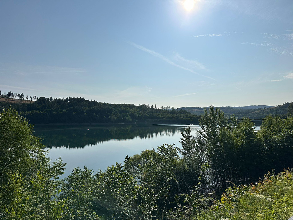 Weitblick über See und Wälder bei Hilchenbach